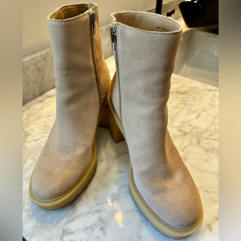 Dolce Vita suede ivory boot